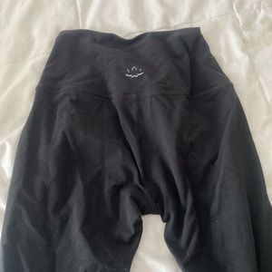 beyond yoga black leggings